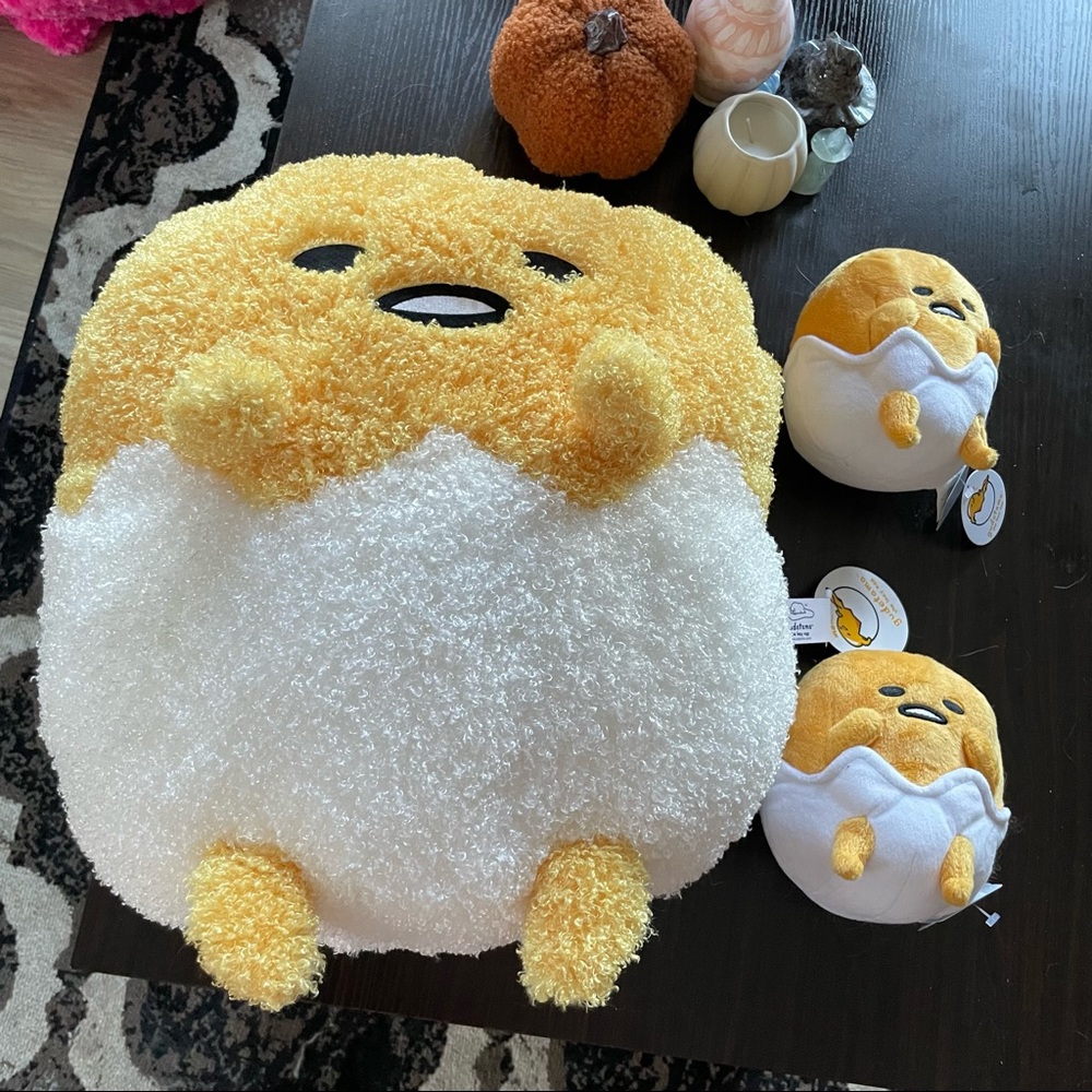 Gudetama plushies